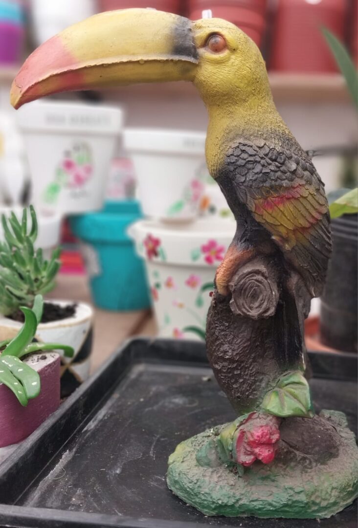 Adorno Tucan Sobre Tronco 30 Cm.